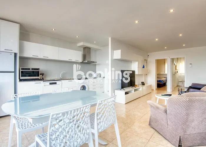 Kaminias Amb Vistes Al Mar Reformat Per 4 Persones Daire