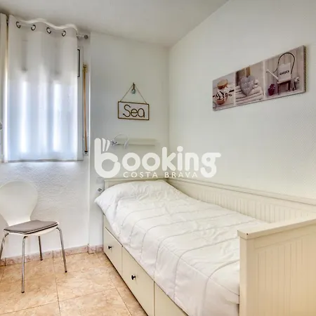 Kaminias Amb Vistes Al Mar Reformat Per 4 Persones